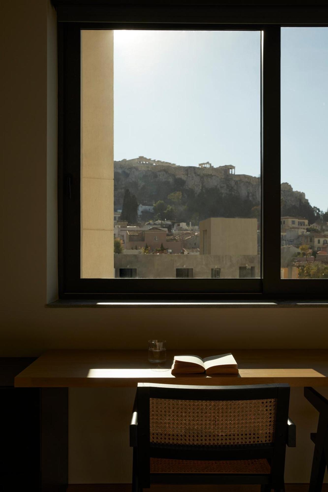 Athens Woo Suites Екстериор снимка