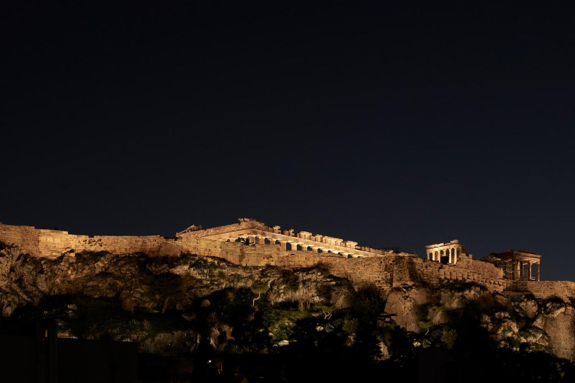 Athens Woo Suites Екстериор снимка